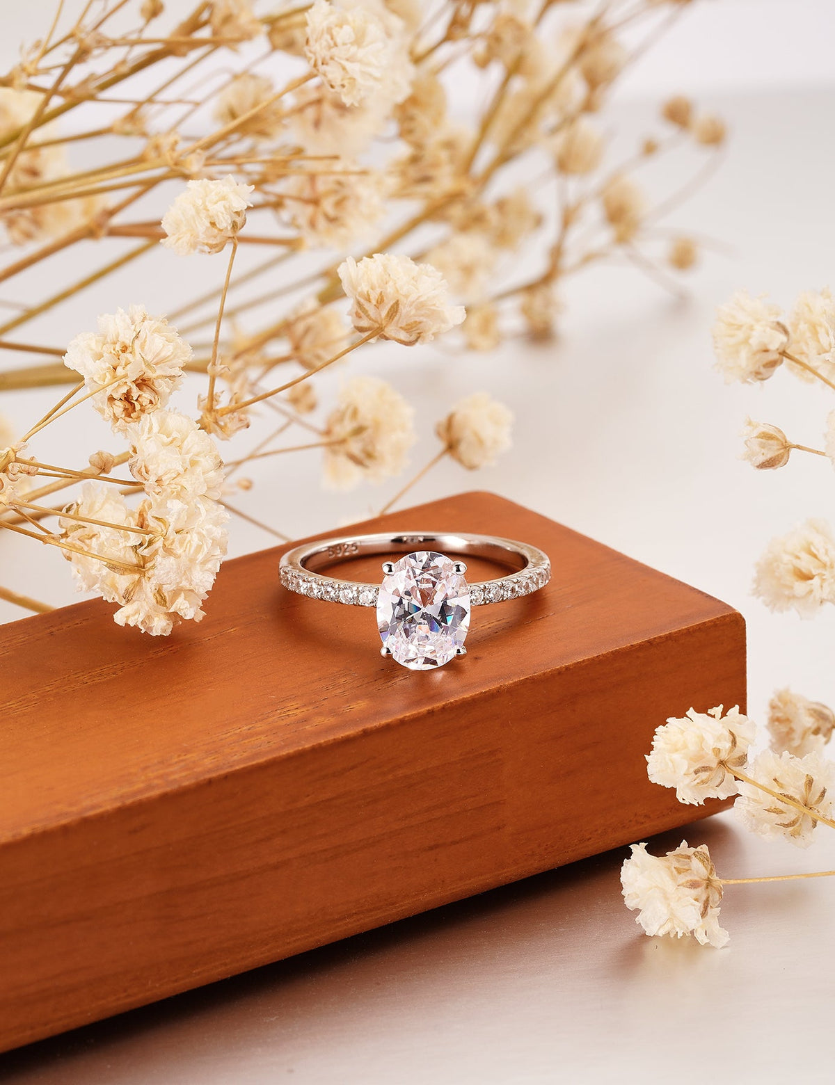 Moissanite Oval Engagement Rings for Women 2CT